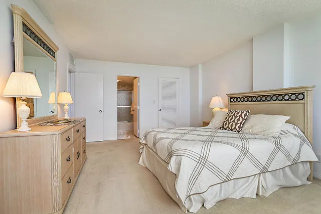 Unit 1004E photo 23