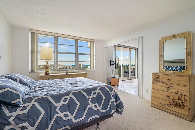 Unit 1004E photo 28