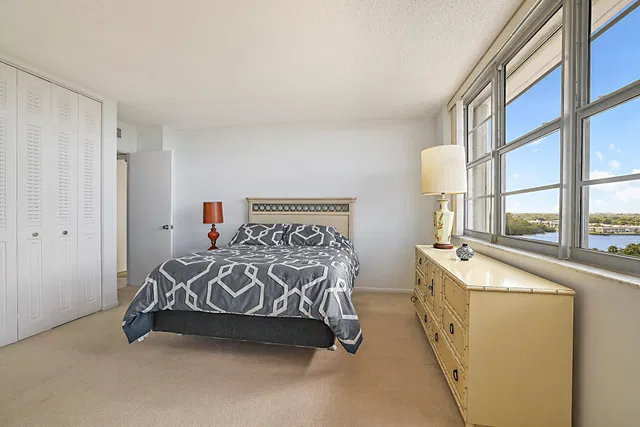 Unit 1004E photo 29