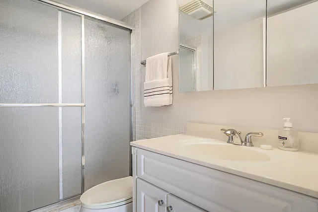 Unit 1004E photo 30
