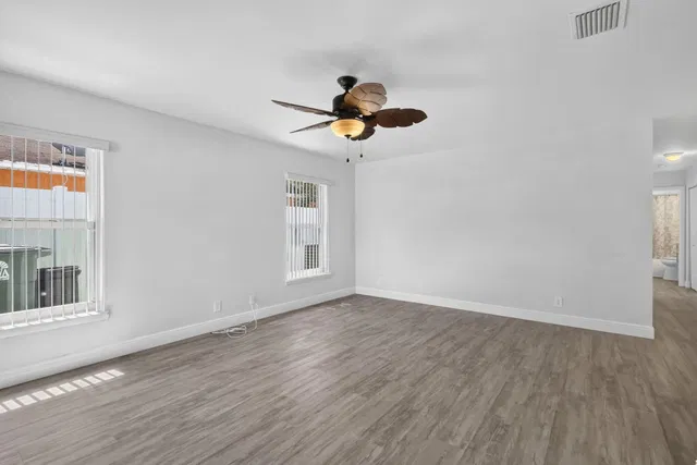 Residence photo 3