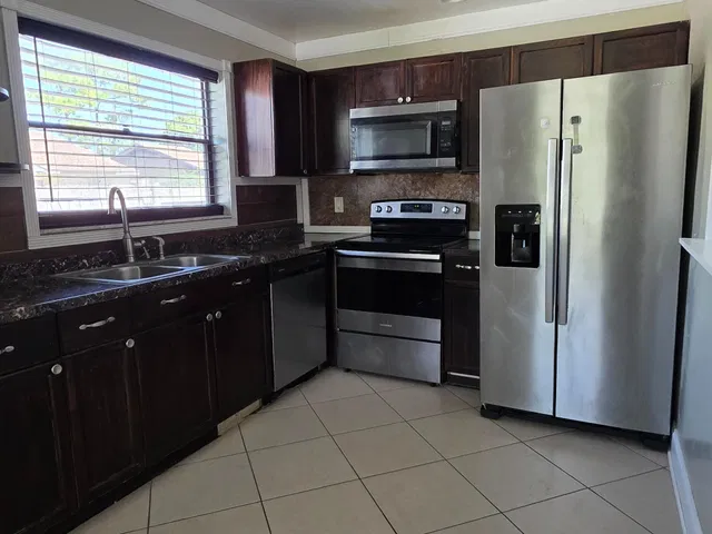  Residence photo 6