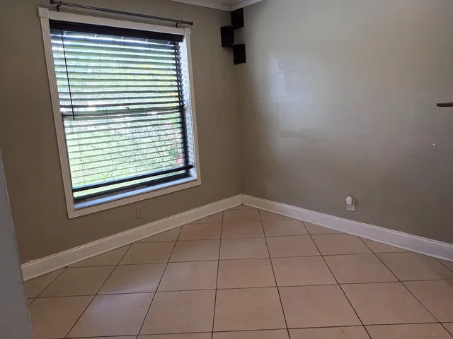  Residence photo 9