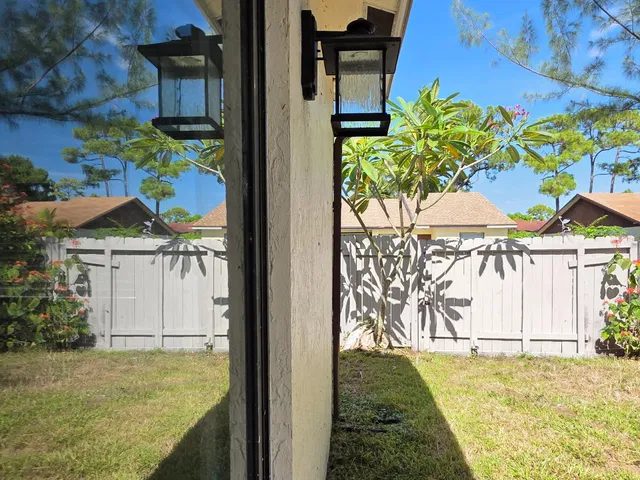 Residence photo 24