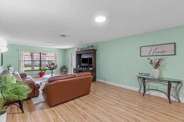 Residence photo 6