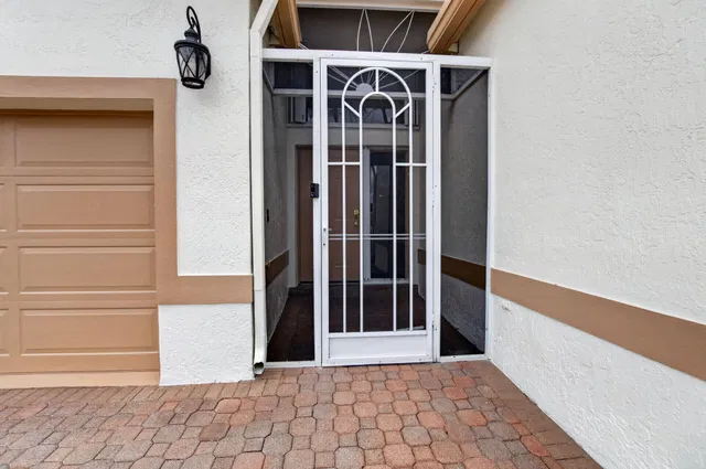  Residence photo 4