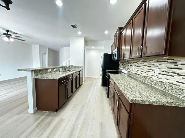 Residence photo 2