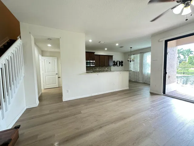 Residence photo 3