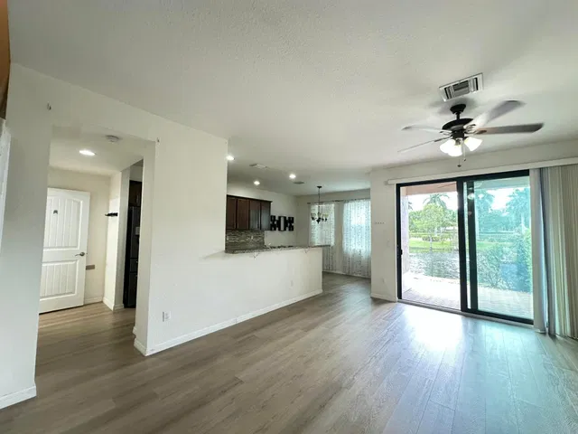 Residence photo 5