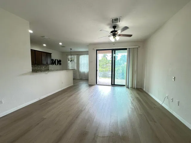 Residence photo 8