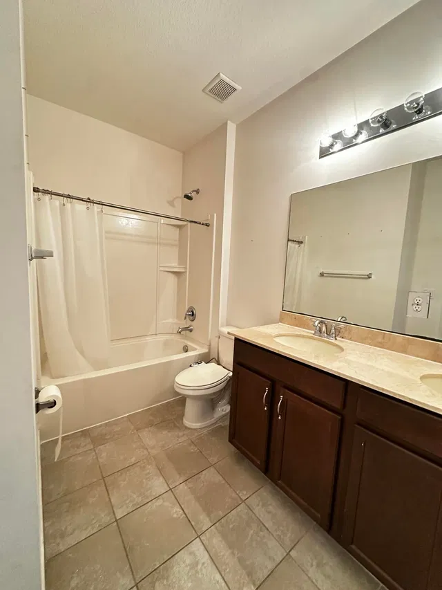 Residence photo 16