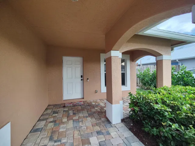 Residence photo 3