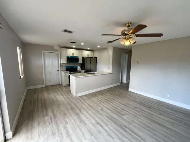  Residence photo 5