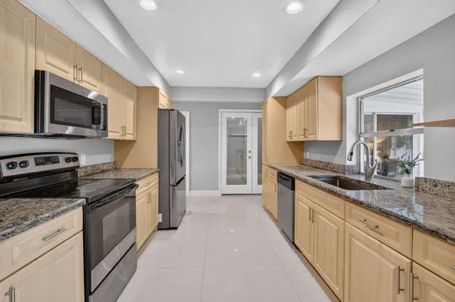 Residence photo 3