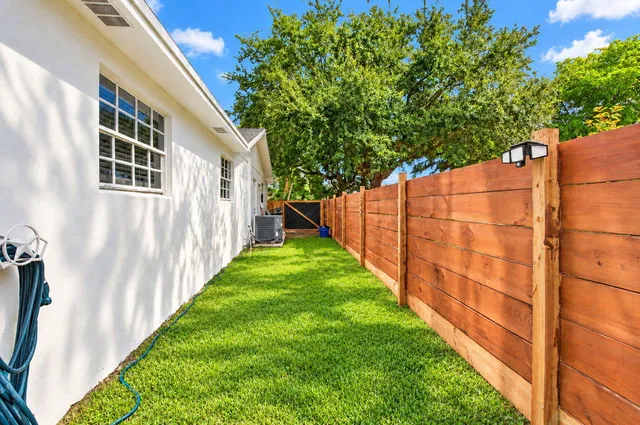 Residence photo 43