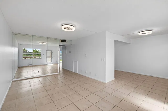 Residence photo 2