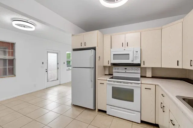 Residence photo 29