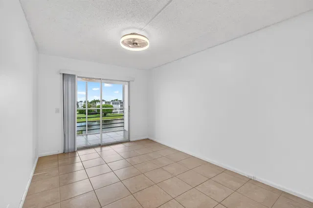 Residence photo 48