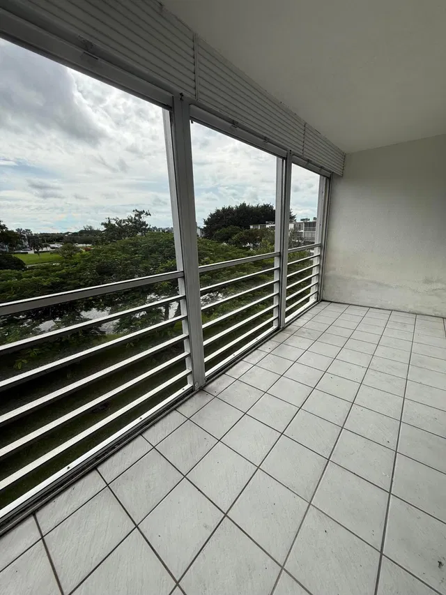 Residence photo 9