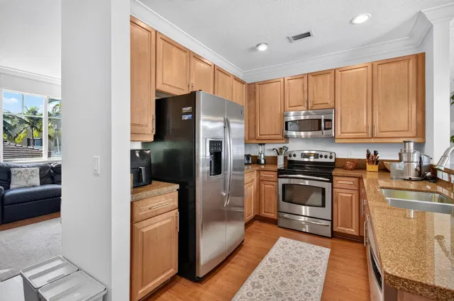 Residence photo 32