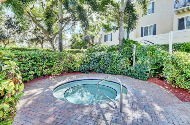 Residence photo 92