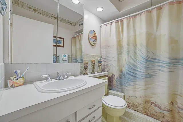 Unit 205 photo 24