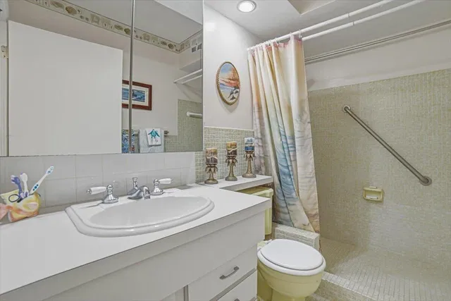 Unit 205 photo 25