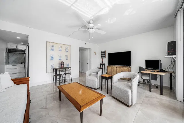 Unit 206 photo 10