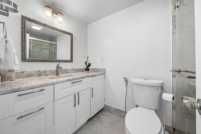 Unit 206 photo 17