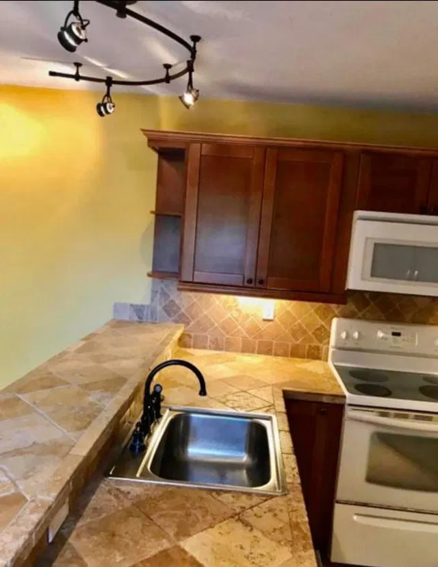 Residence photo 3