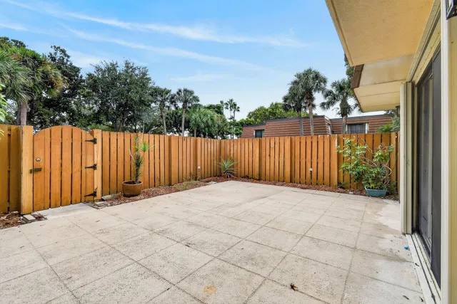 Residence photo 3