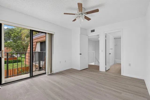 Residence photo 24
