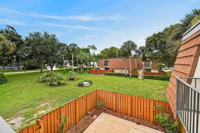 Residence photo 30