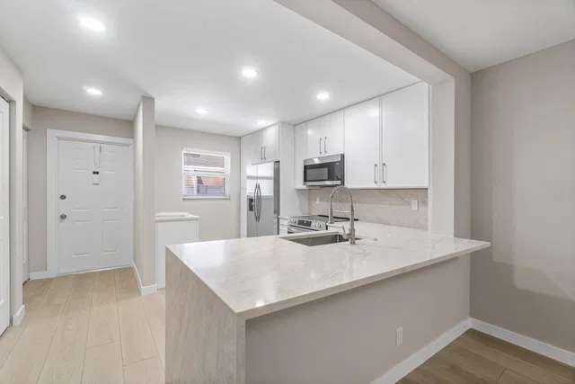  Unit 2020 photo 6