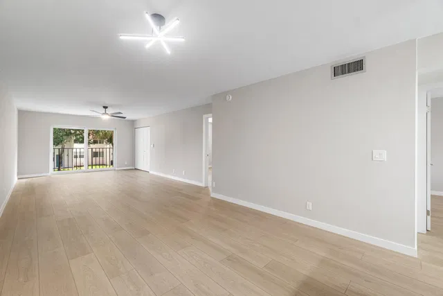  Unit 2020 photo 12