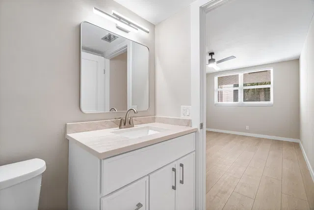  Unit 2020 photo 16