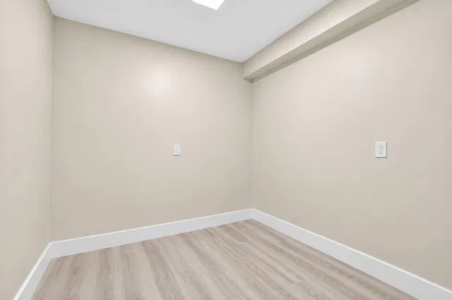 Unit 105 photo 31
