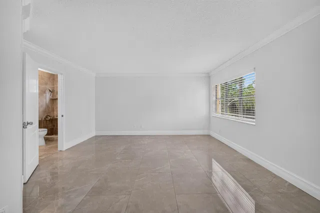 Residence photo 22
