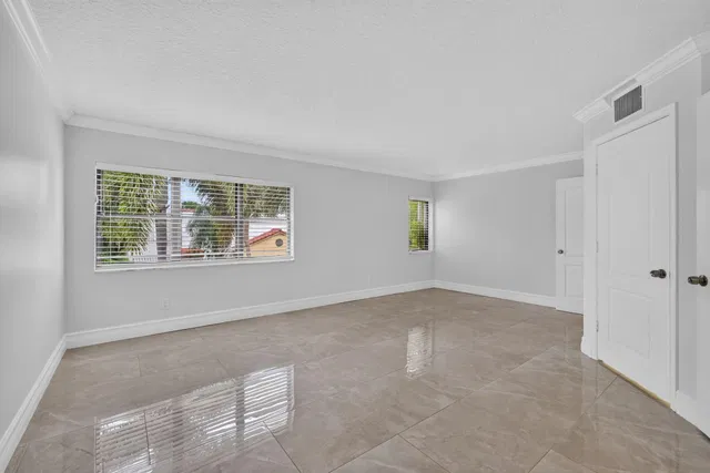 Residence photo 24