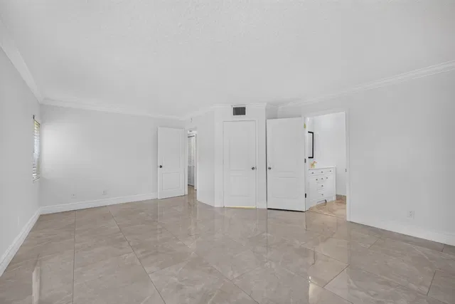 Residence photo 25