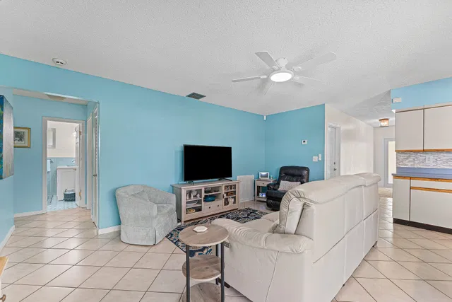 Residence photo 15