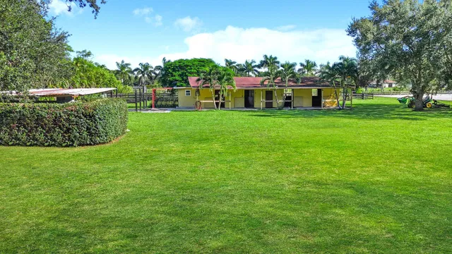 Residence photo 3