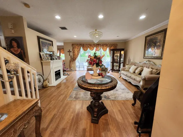 Residence photo 5