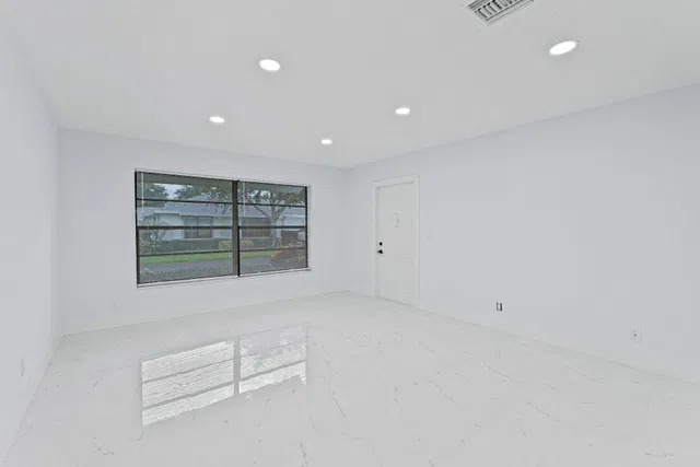  Residence photo 4
