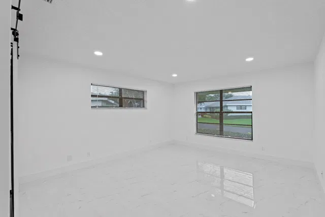  Residence photo 11