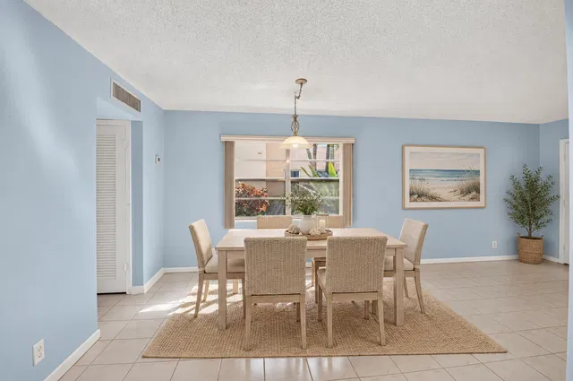 Residence photo 8