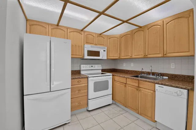  Residence photo 9
