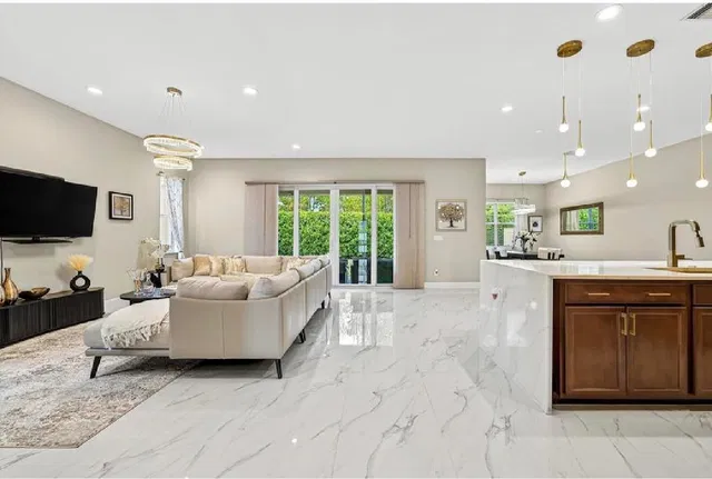  Residence photo 5