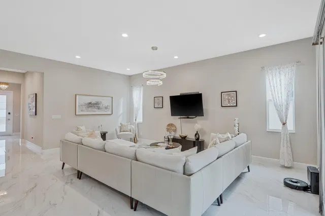  Residence photo 6