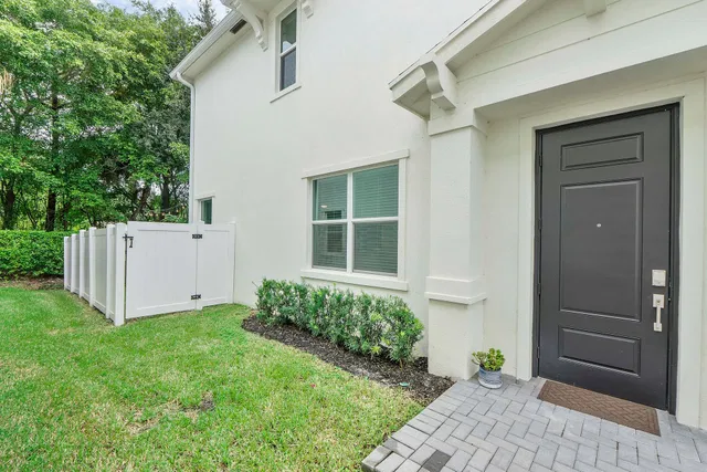 Residence photo 2